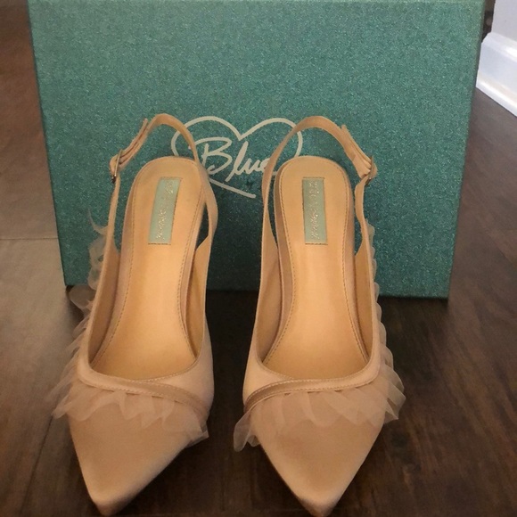 Betsy Johnson satin heels - Picture 5 of 5